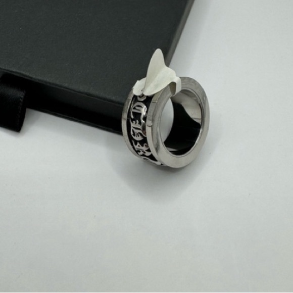 NIB Chrome Hearts Ring size 7 .925 rare vintage 2000s series was comped at $1100 - Picture 4 of 5